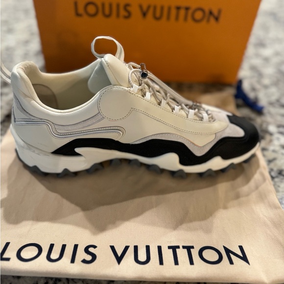 Louis Vuitton Sneakers Sz 38 - Picture 4 of 9